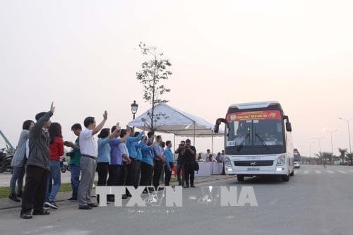 40 chuyến xe đầu tiên khởi hành đưa công nhân từ Thành phố Hồ Chí Minh về quê đón Tết