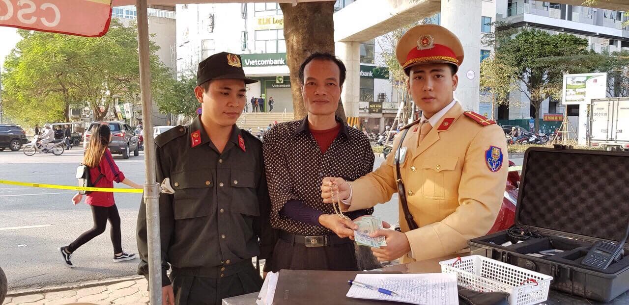 Cảm ơn anh cảnh sát giao thông!