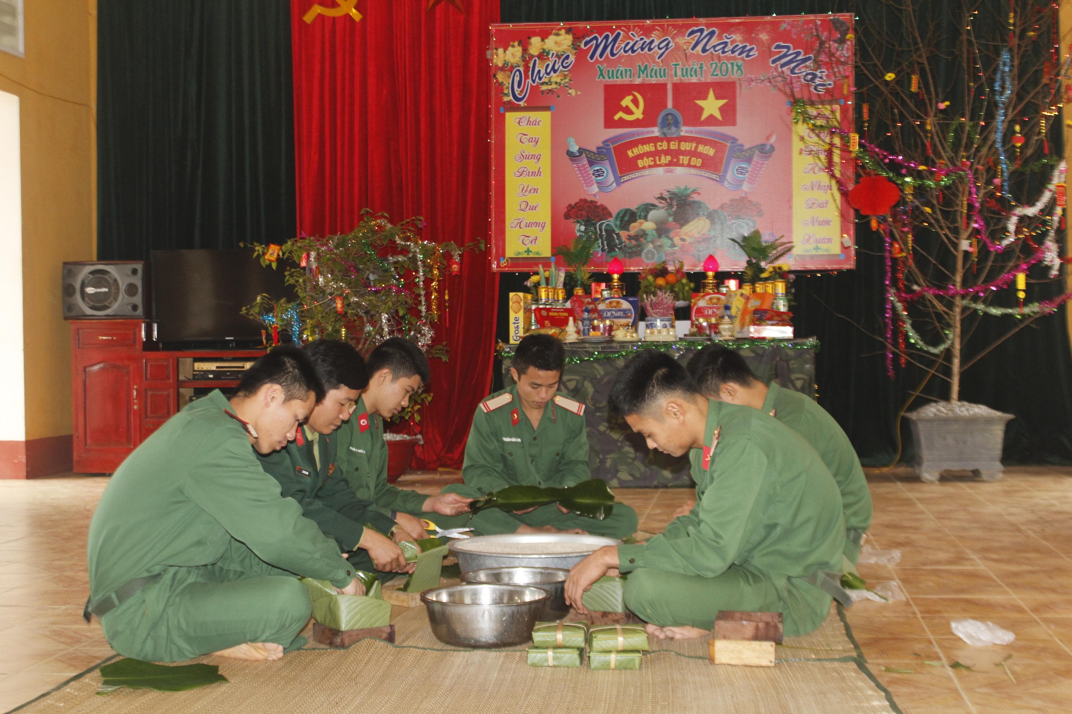Động viên bộ đội yên tâm trực Tết