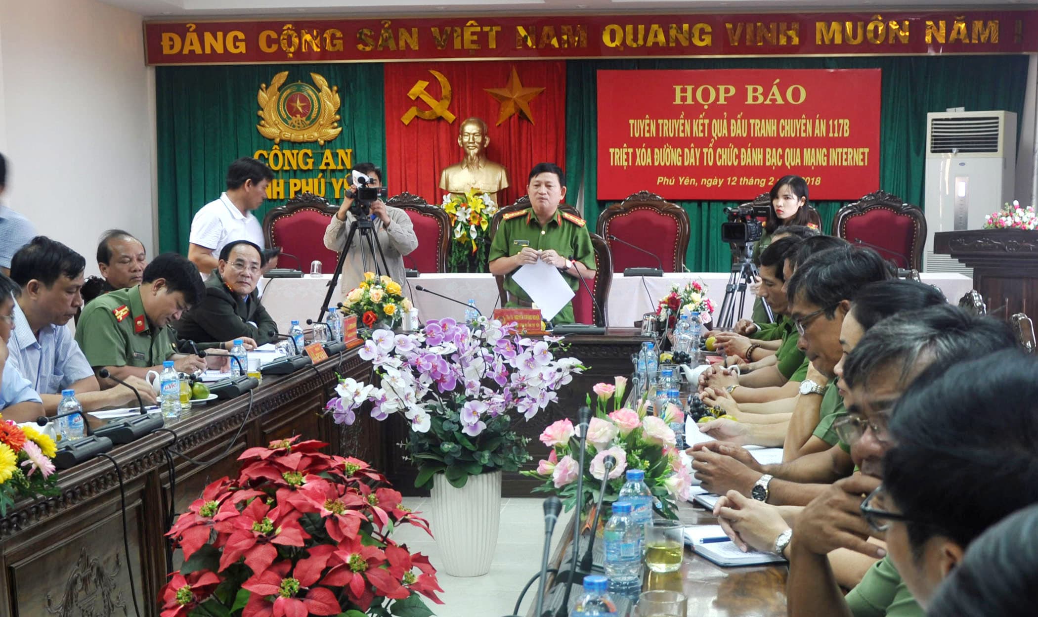 Khởi tố 13 bị can trong đường dây cá độ bóng đá qua mạng