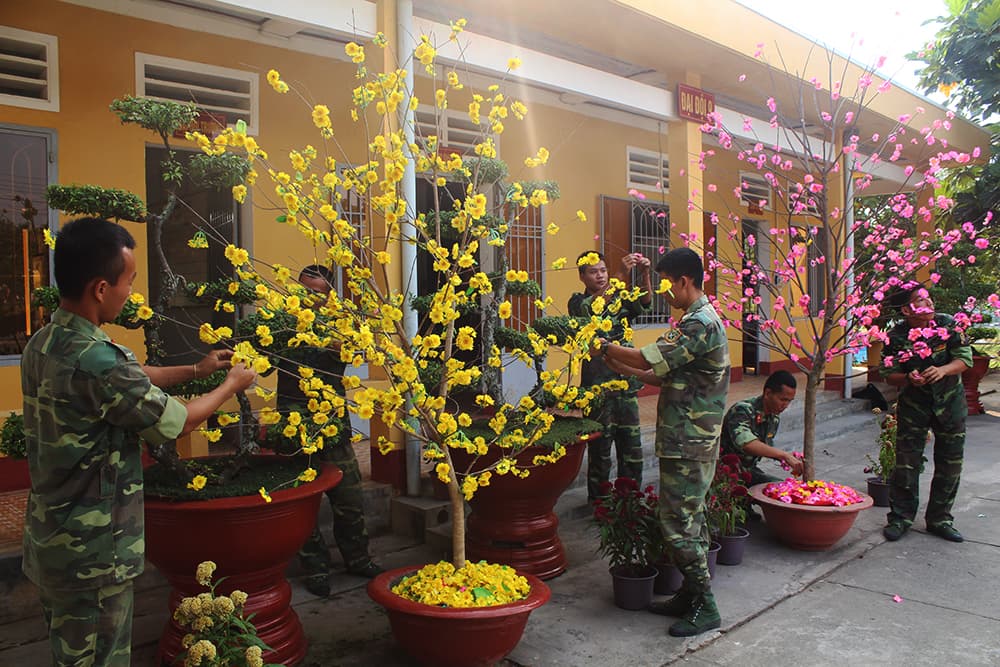 Vui xuân của chiến sĩ canh trời