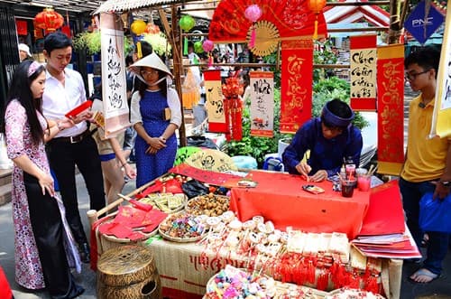 Rộn ràng không khí Tết tại đường sách TP Hồ Chí Minh