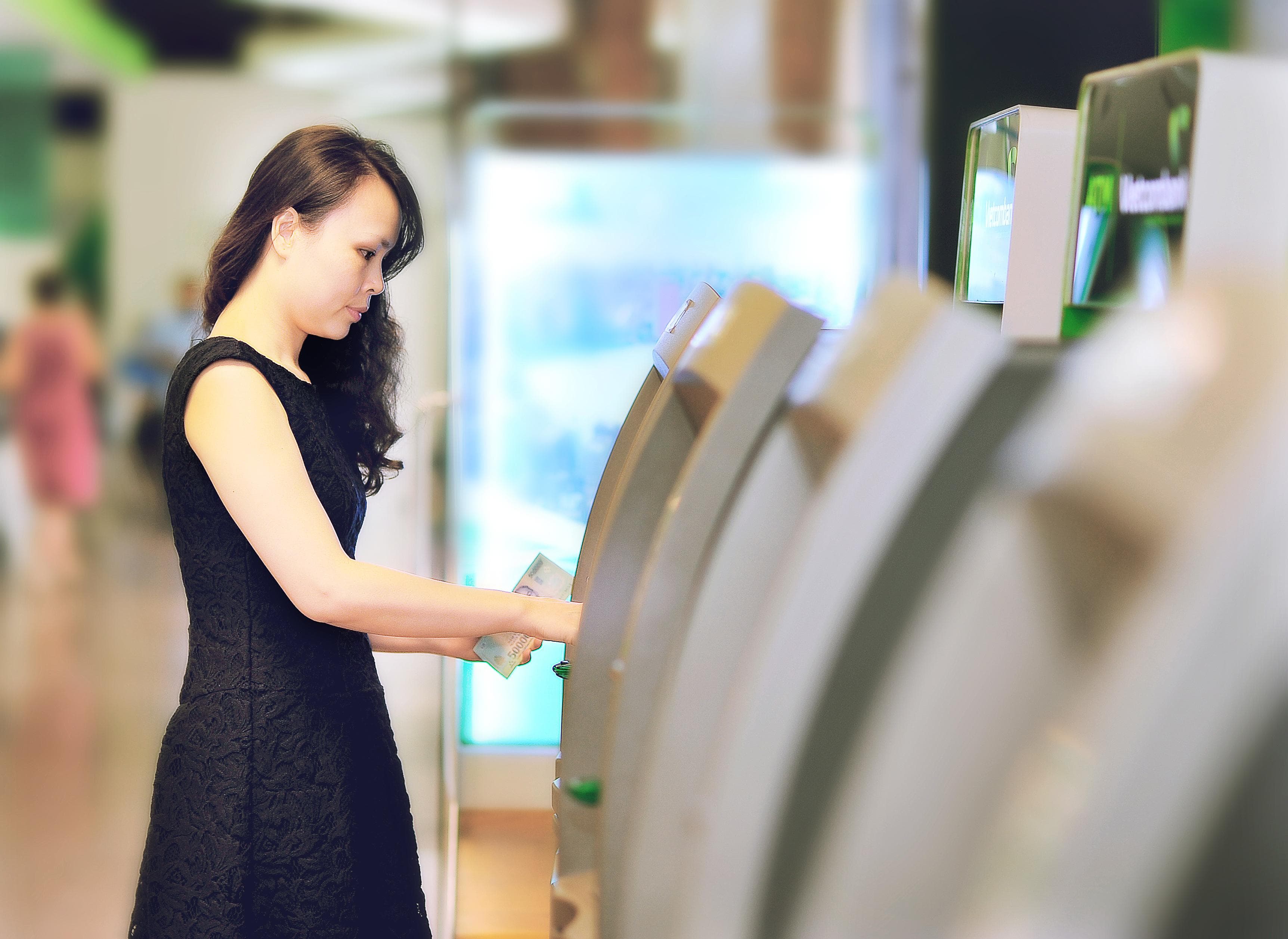 Để giao dịch an toàn và thuận tiện trên máy ATM trong dịp Tết