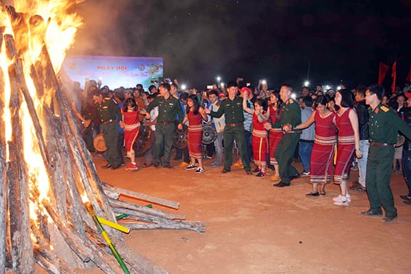 Quân dân vùng biên giới Gia Lai đón Tết vui xuân