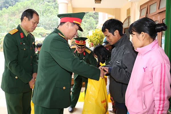 Xuân ấm ở A Vương