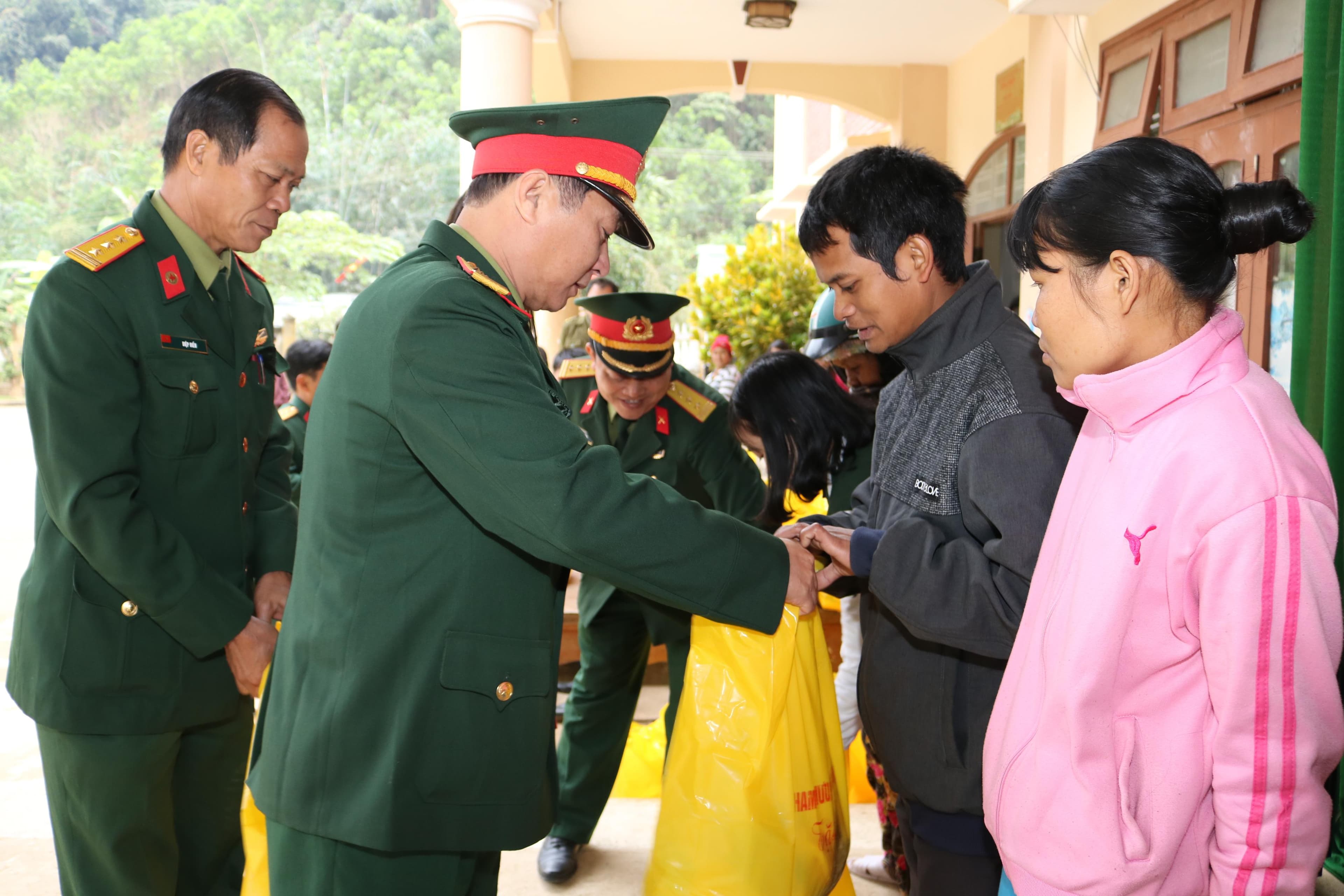 Xuân ấm ở A Vương