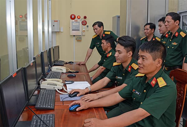 Cánh sóng giữa trời xuân