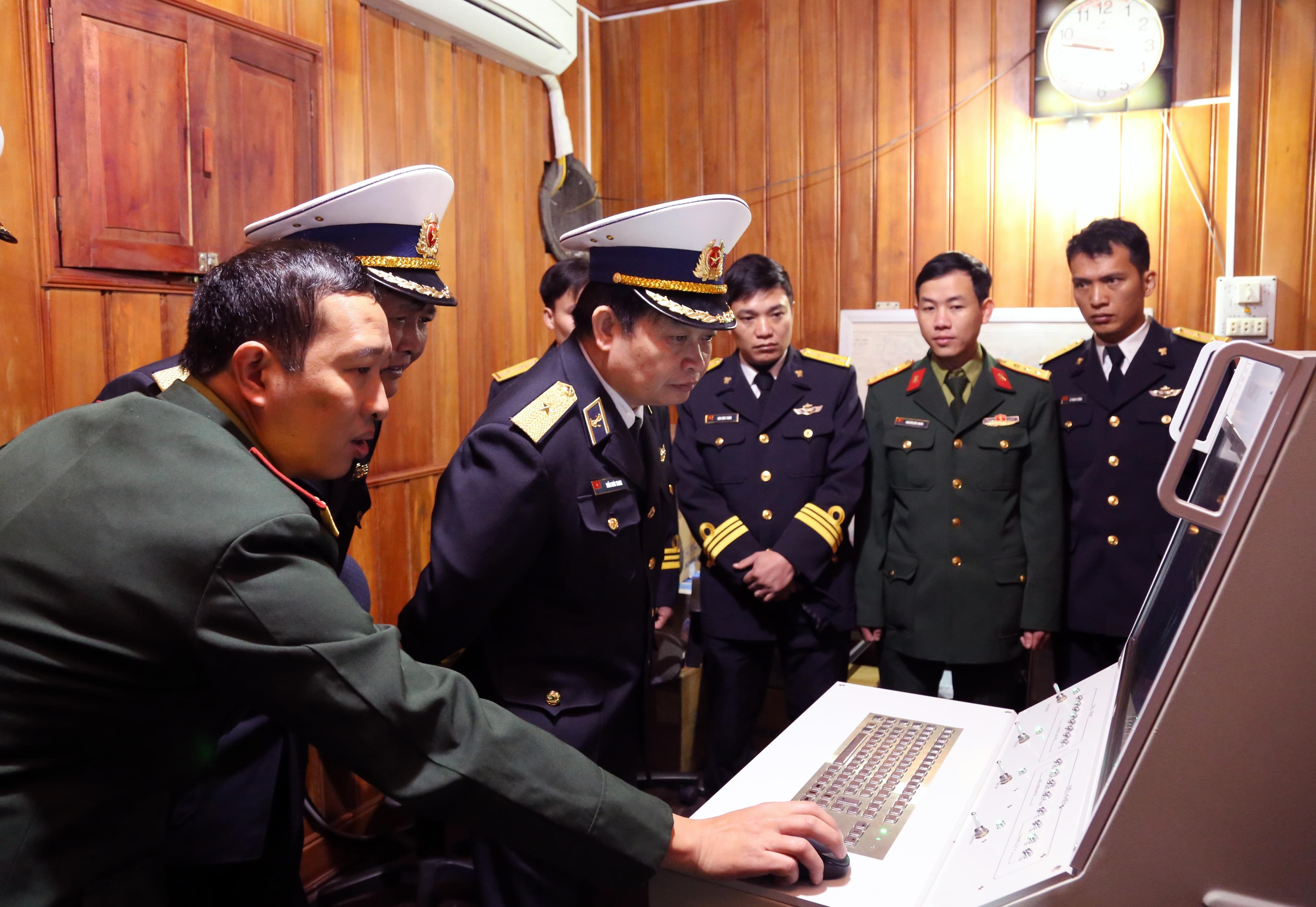 “Mắt thần” ngày Xuân