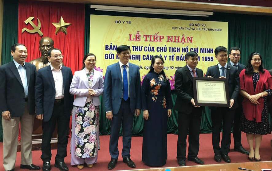 Bộ Y tế tiếp nhận bản sao thư của Bác Hồ gửi Hội nghị cán bộ y tế đầu năm 1955