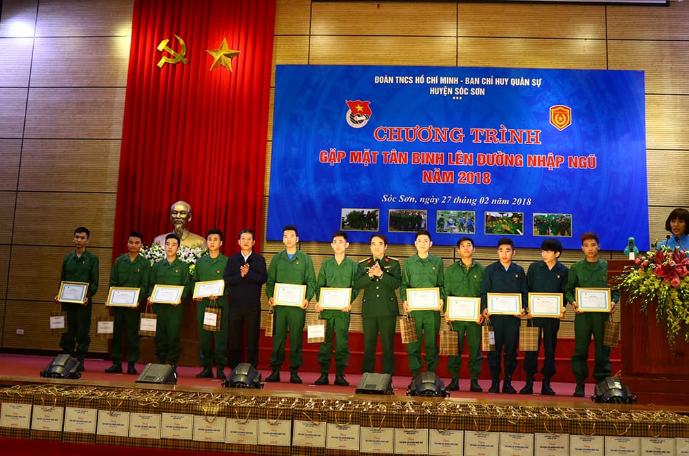 Huyện Sóc Sơn gặp mặt tân binh lên đường nhập ngũ năm 2018