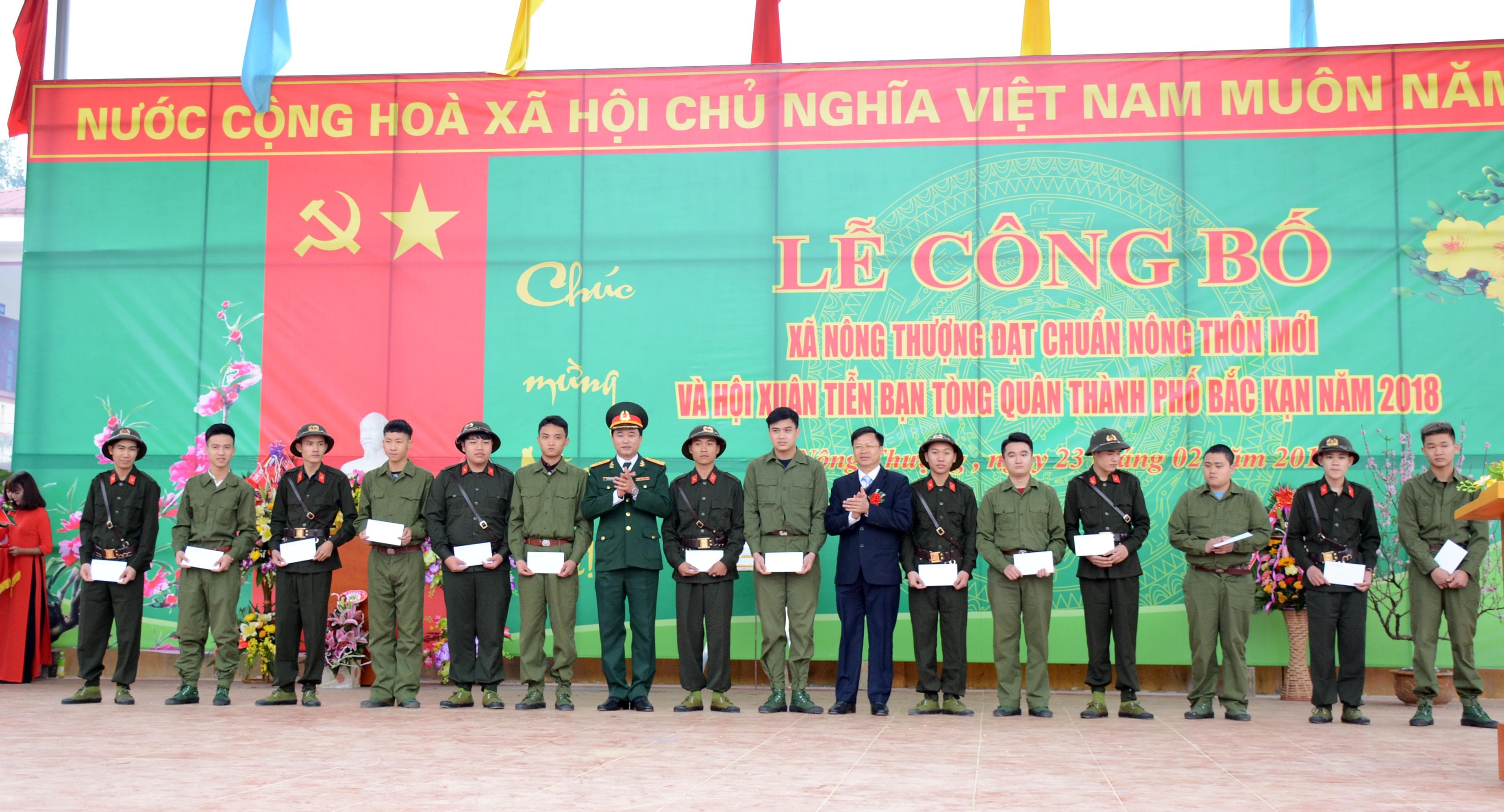 “Hội Xuân tiễn bạn tòng quân”