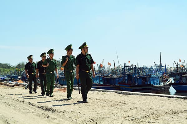Chiến sĩ quân hàm xanh trong lòng dân xứ biển