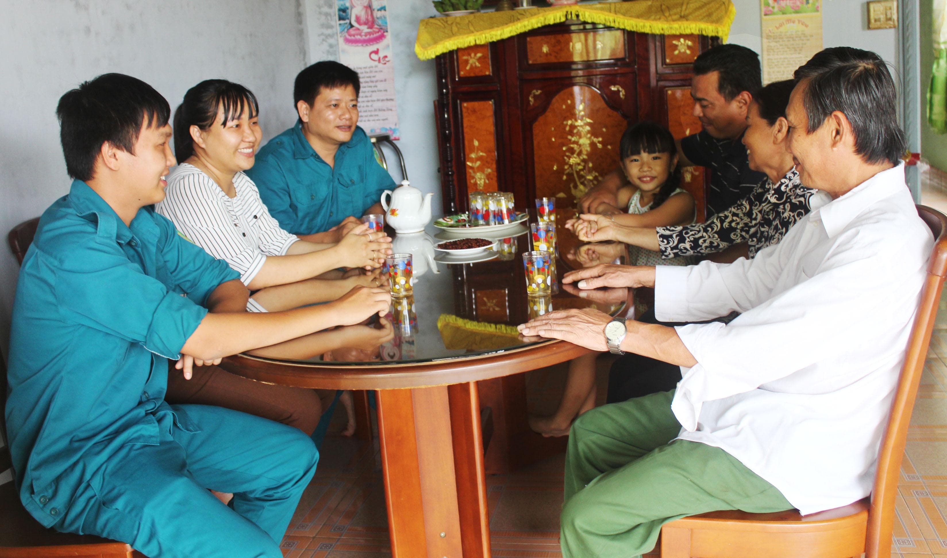 Đảng viên gương mẫu nhập ngũ