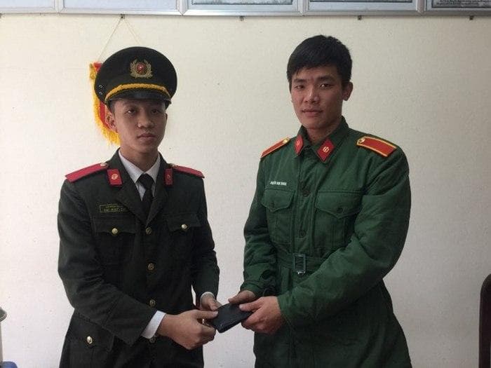 Hành động đẹp của một học viên sĩ quan