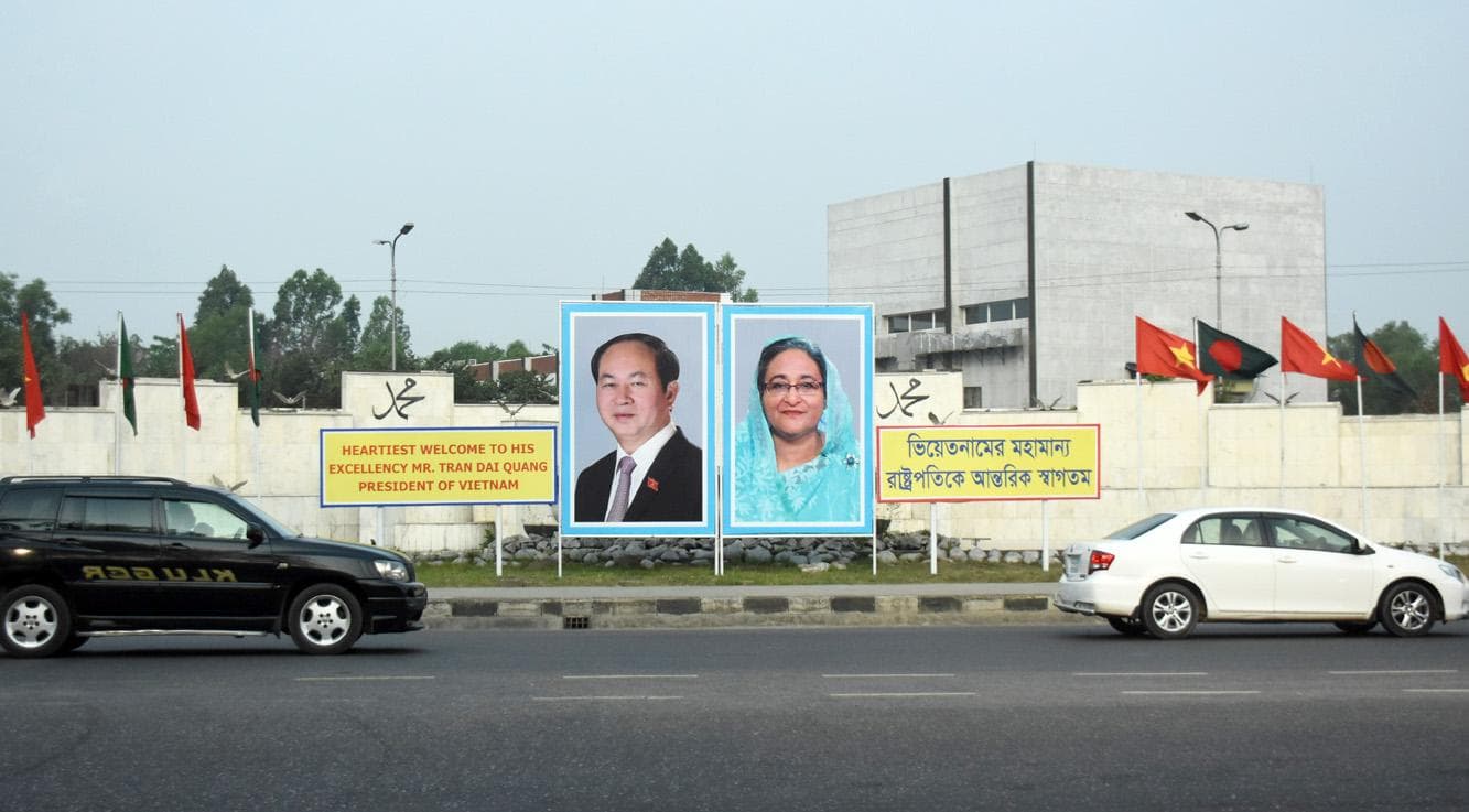 Dưới ánh mặt trời Dhaka