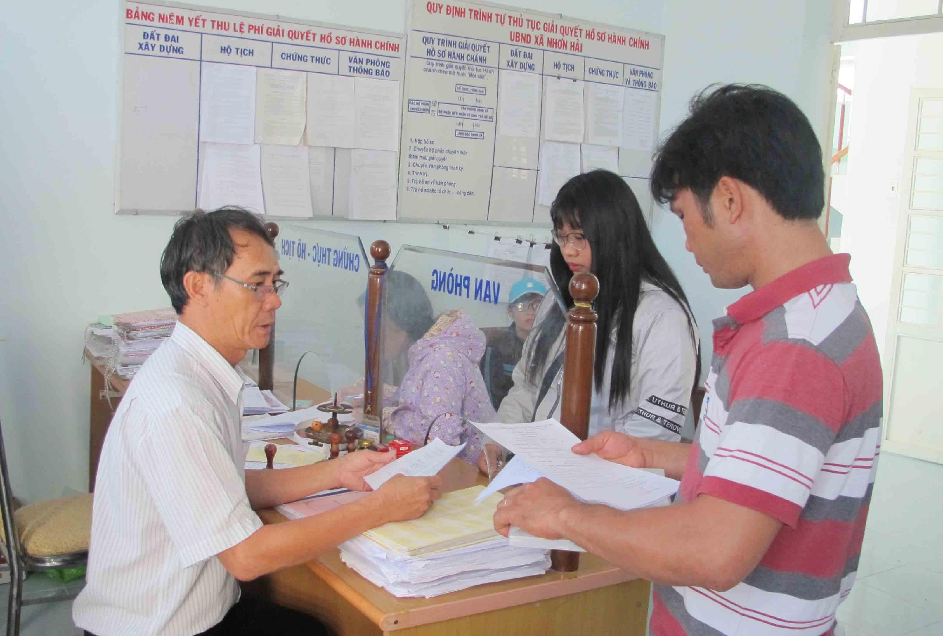 Chuẩn mực hóa tác phong cán bộ, công chức cấp xã