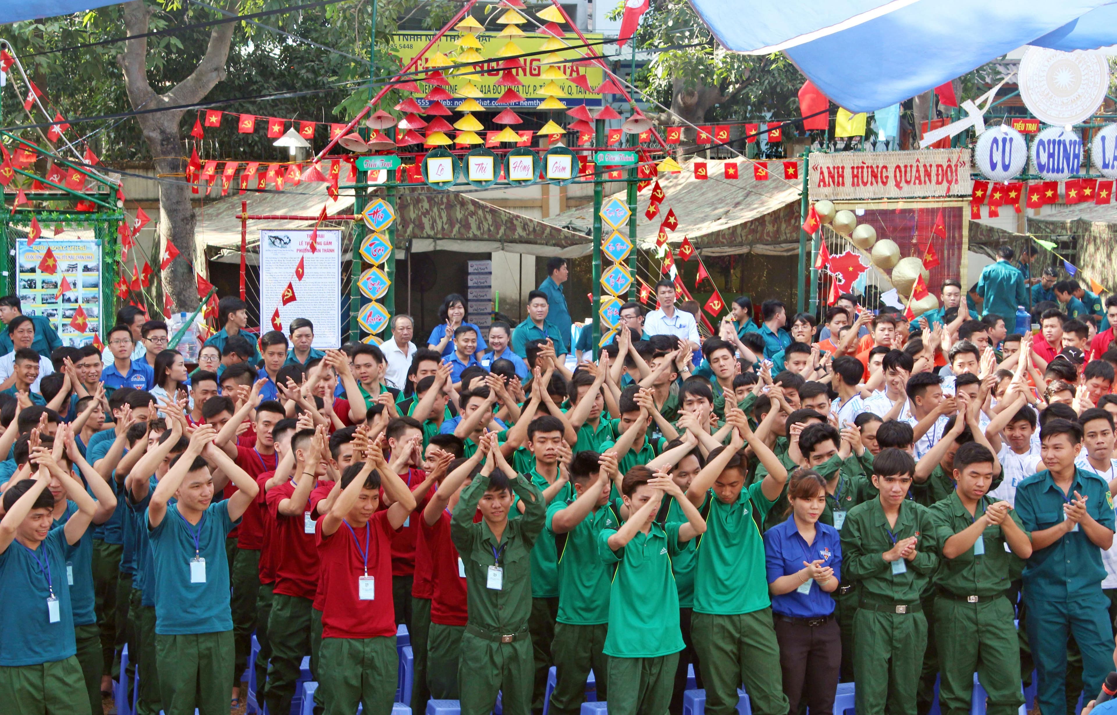 Rộn rã hội trại tòng quân trên thành phố mang tên Bác