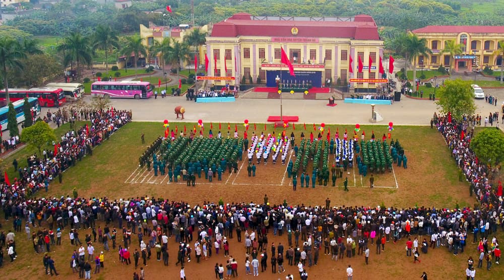 Ngày hội tòng quân trên quê hương vải thiều