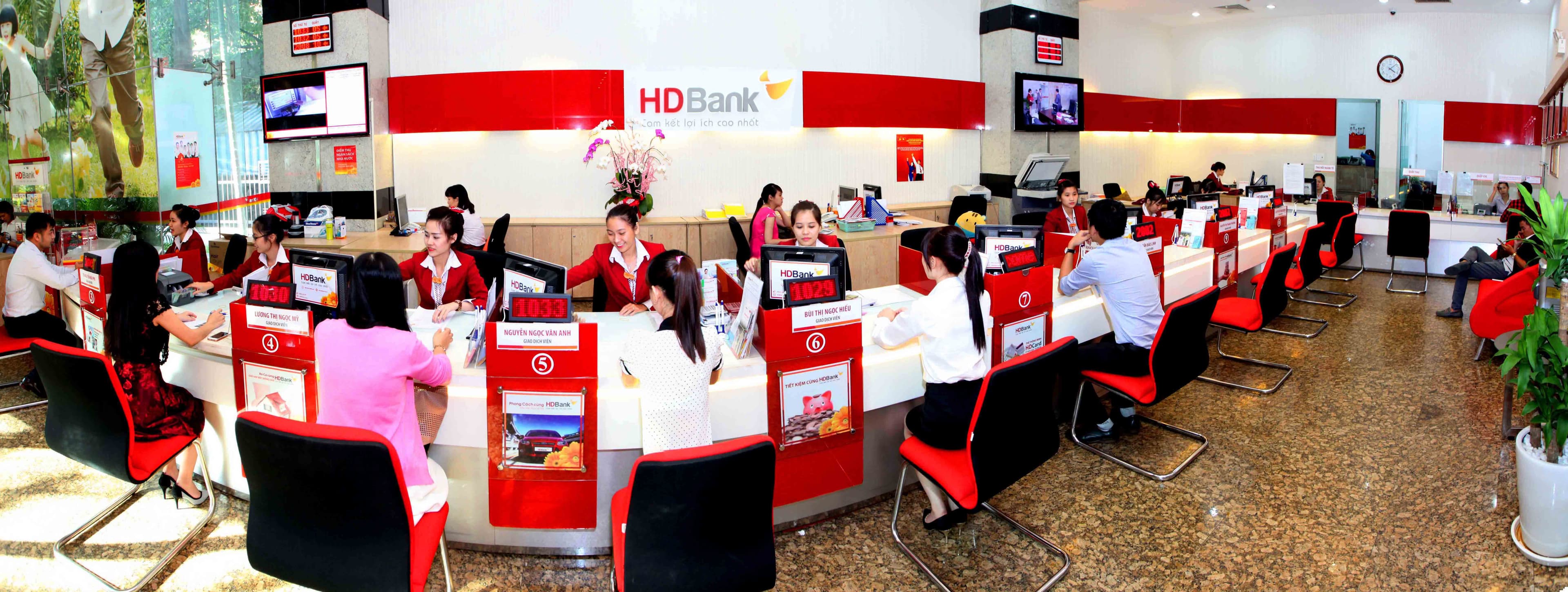 Nhiều chương trình ưu đãi cho khách hàng sử dụng sản phẩm dịch vụ của HDBank