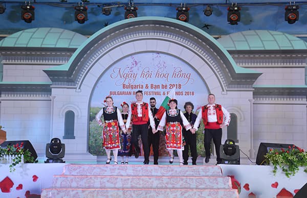 Ngày hội hoa hồng Bulgaria thu hút đông đảo du khách