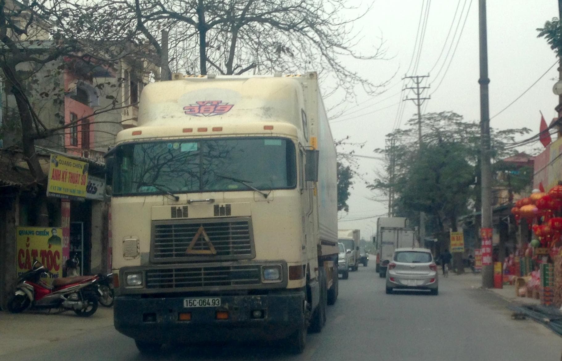 Tài xế đua nhau né trạm thu phí BOT Quốc lộ 5