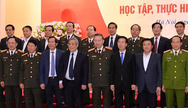 Vận dụng Sáu điều Bác Hồ dạy vào công tác đào tạo cảnh sát nhân dân