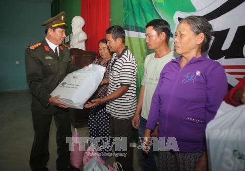 Nhớ lời Bác dạy phải gần dân