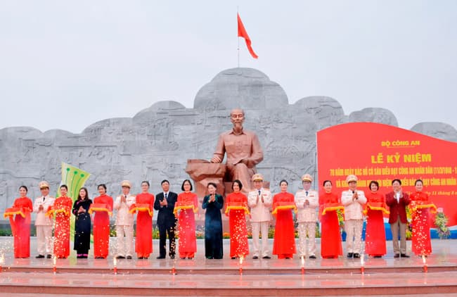 Chủ tịch Quốc hội Nguyễn Thị Kim Ngân dự Lễ kỷ niệm 70 năm Bác Hồ có Sáu điều dạy Công an nhân dân