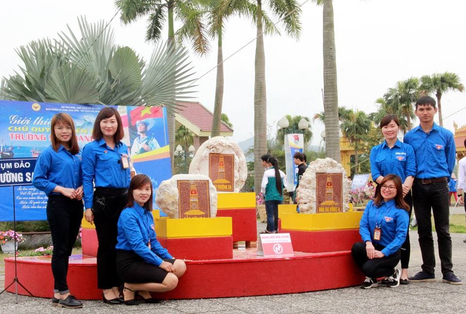 Thanh niên và đồng bào các dân tộc với biển đảo quê hương