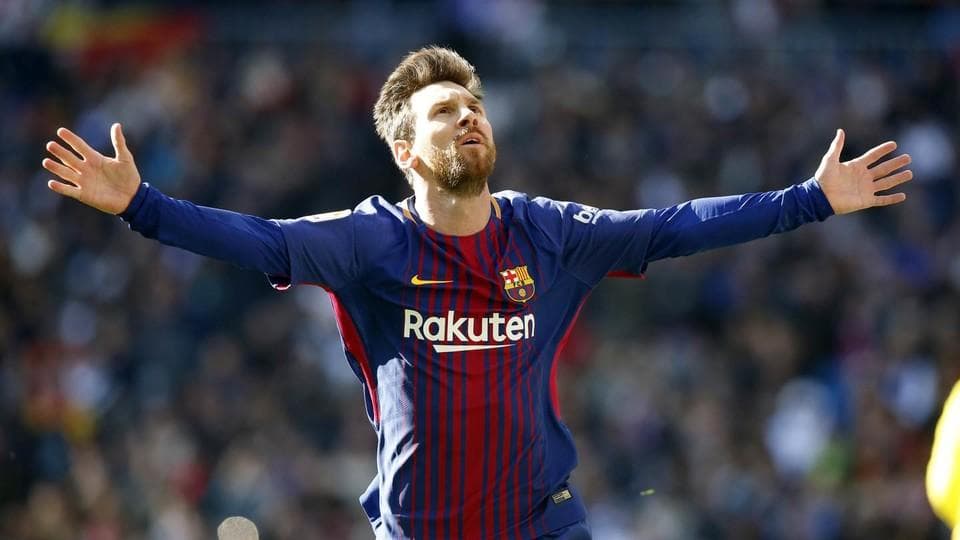 Bay cao cùng Messi?