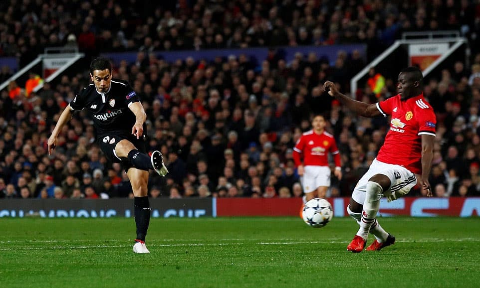 Roma lách “khe cửa hẹp” để đi tiếp, MU chia tay Champions League
