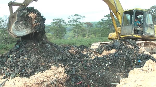Điều tra vụ chôn 40.000 tấn chất thải rắn tại Đà Lạt