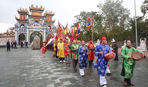 Đầu Xuân hành hương về ngôi đền 7 lần được Vua sắc phong