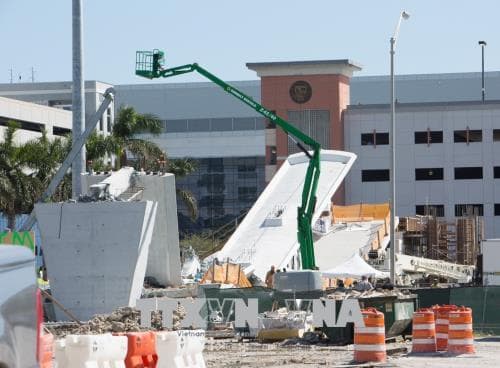 Vụ sập cầu ở Florida: Ít nhất 4 người thiệt mạng