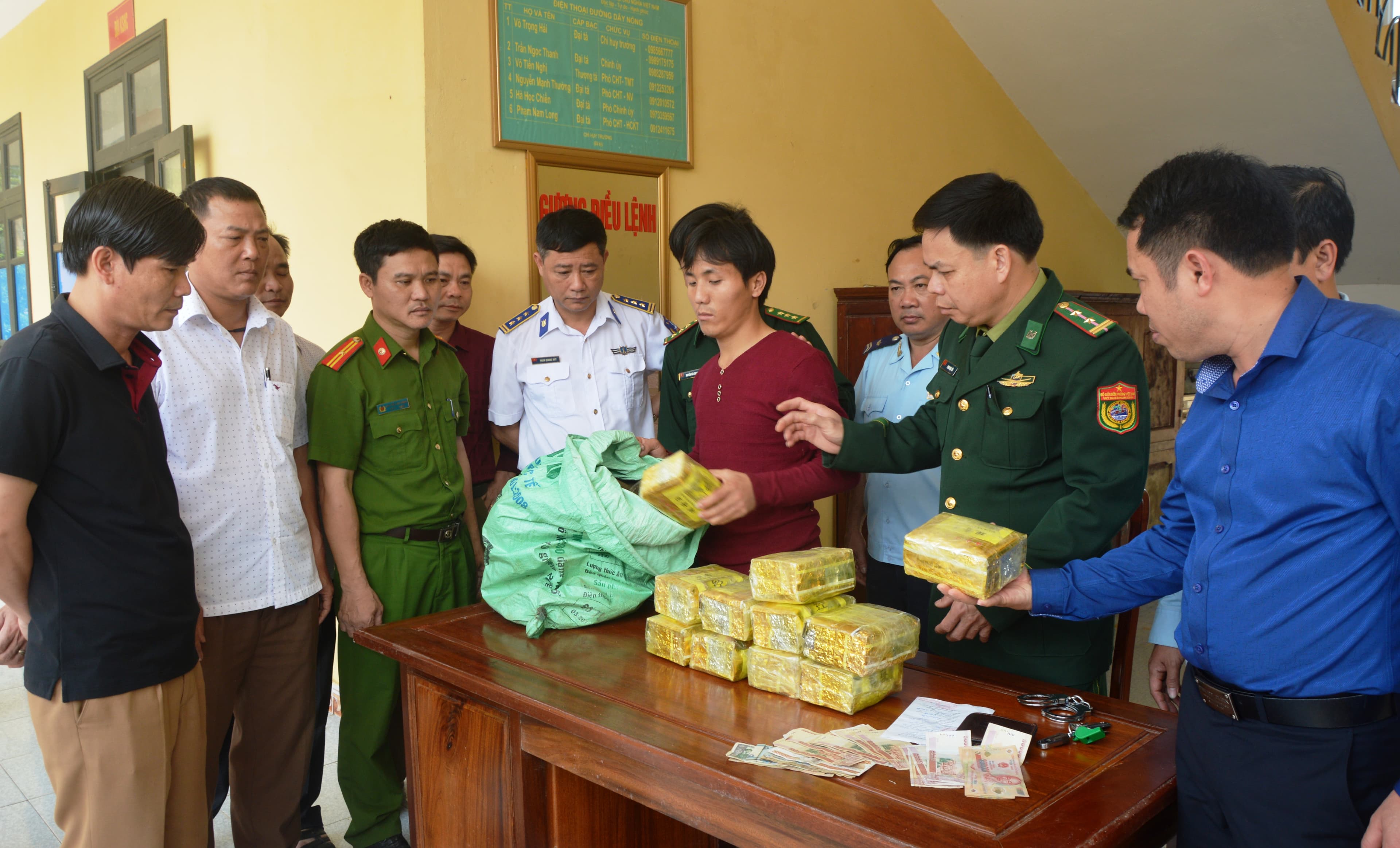 BĐBP tỉnh Hà Tĩnh bắt đối tượng vận chuyển 15kg ma túy đá