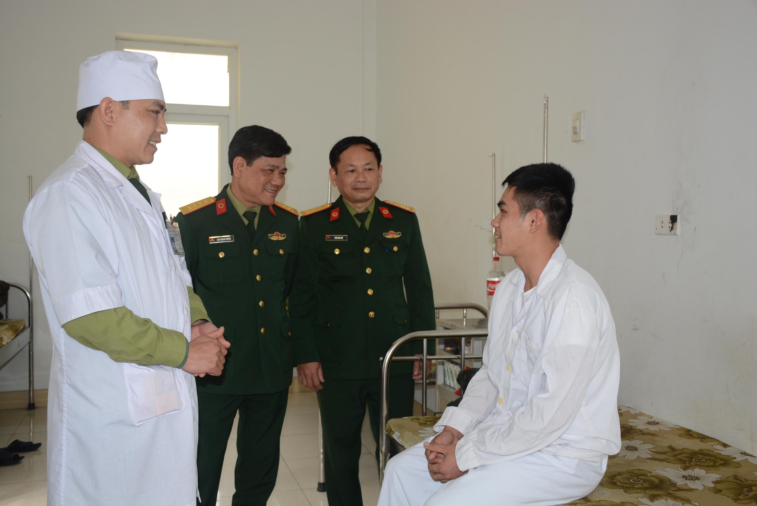 Tăng năng lực cơ sở quân y và niềm tin ở người bệnh