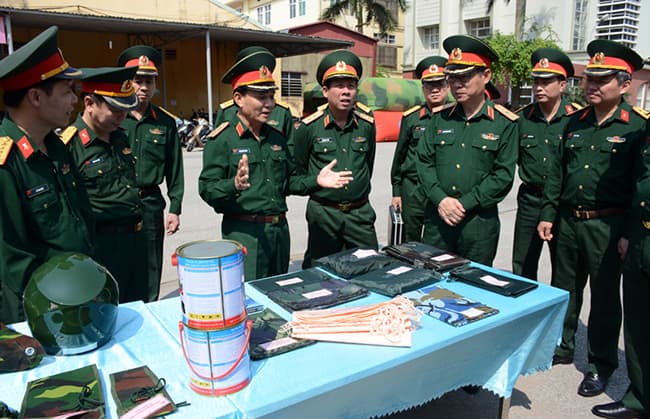 Trung tướng Phạm Hồng Hương kiểm tra và làm việc tại Nhà máy Z176