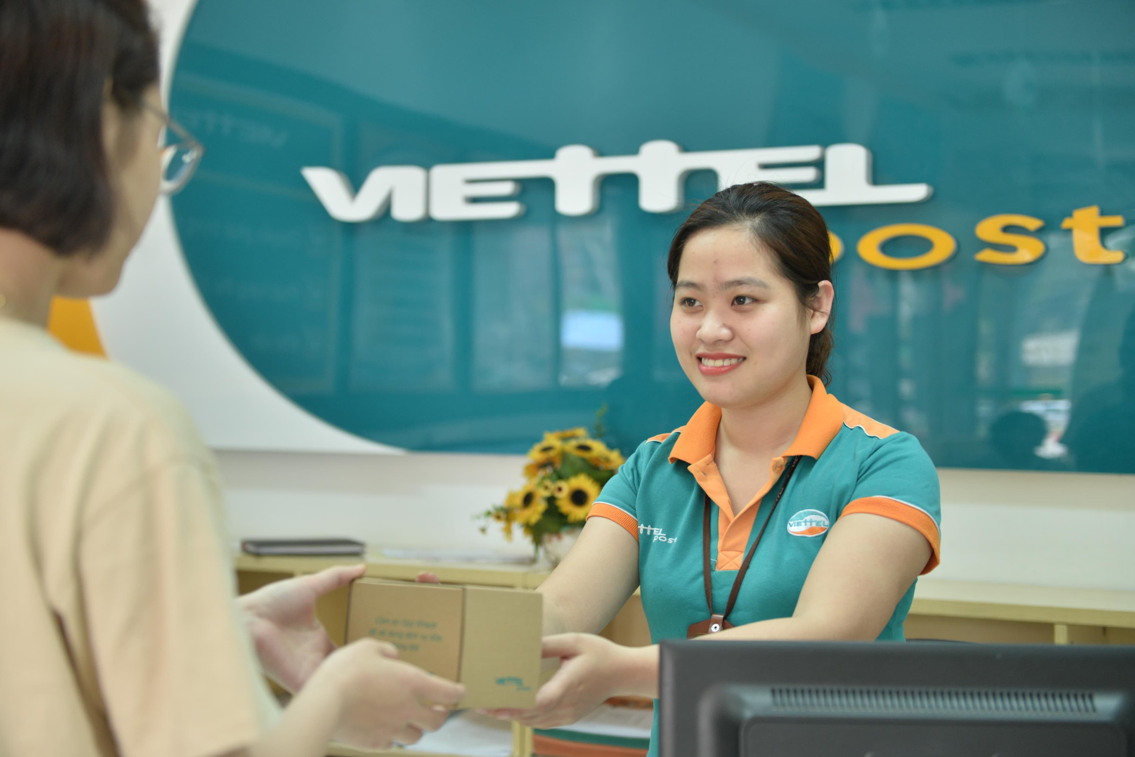 Viettel Post đi sâu, đi xa để con người gần nhau hơn