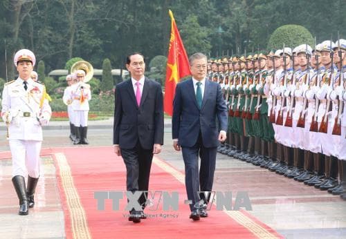 Chủ tịch nước Trần Đại Quang đón tiếp Tổng thống Hàn Quốc Moon Jae-in