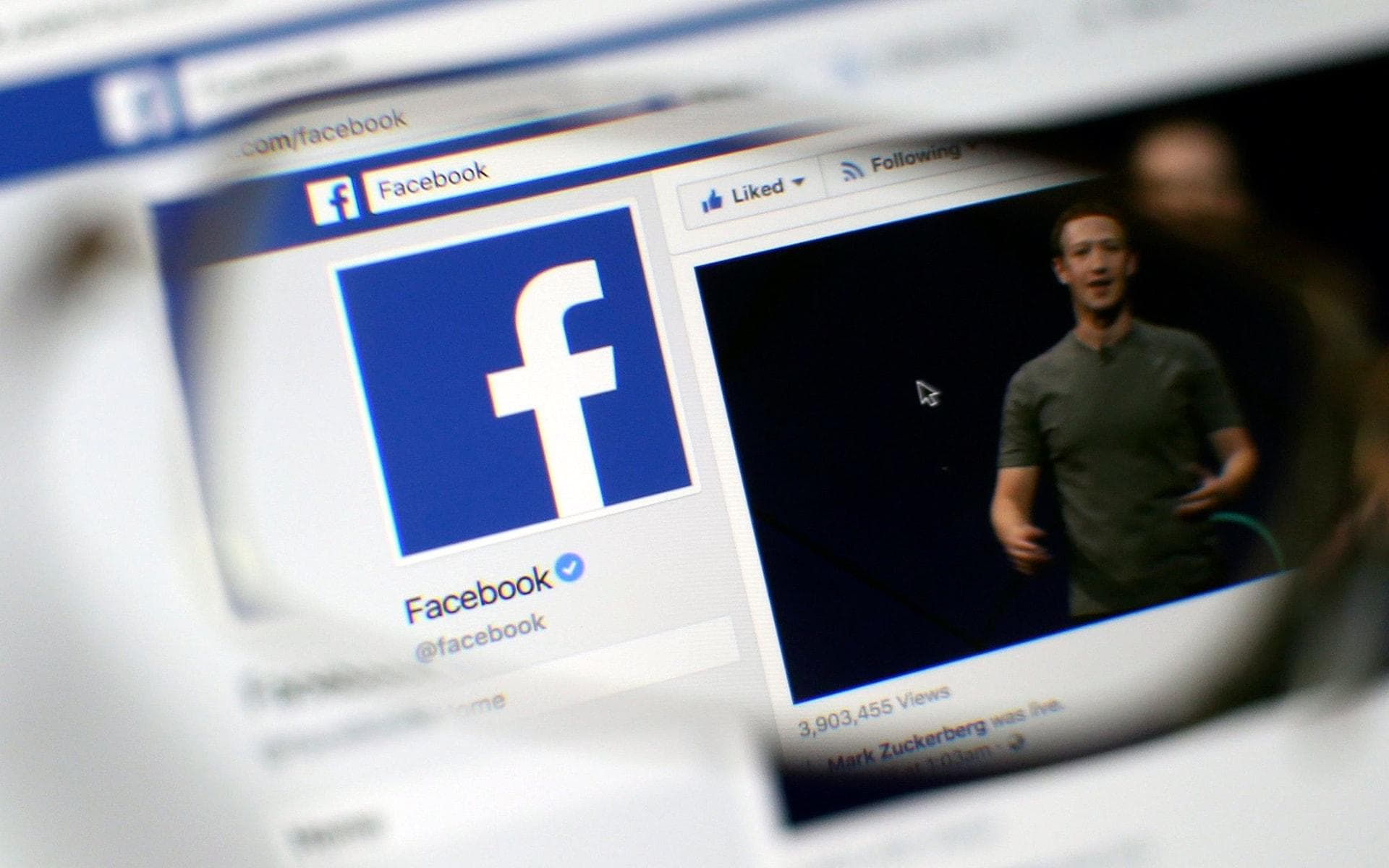 Phía sau lời xin lỗi của Facebook