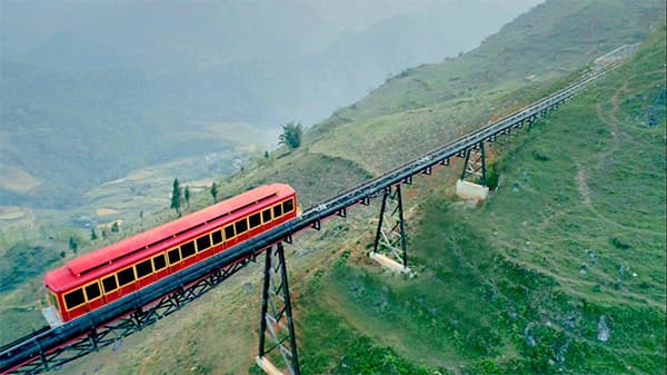 Khai trương tuyến tàu hỏa leo núi dài nhất Việt Nam