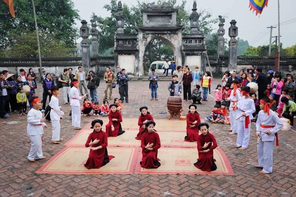 Chạm tới hồn Việt...