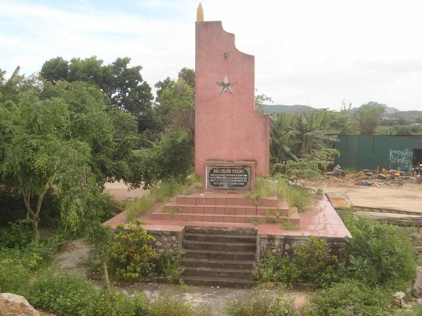 Đài chiến thắng xuống cấp