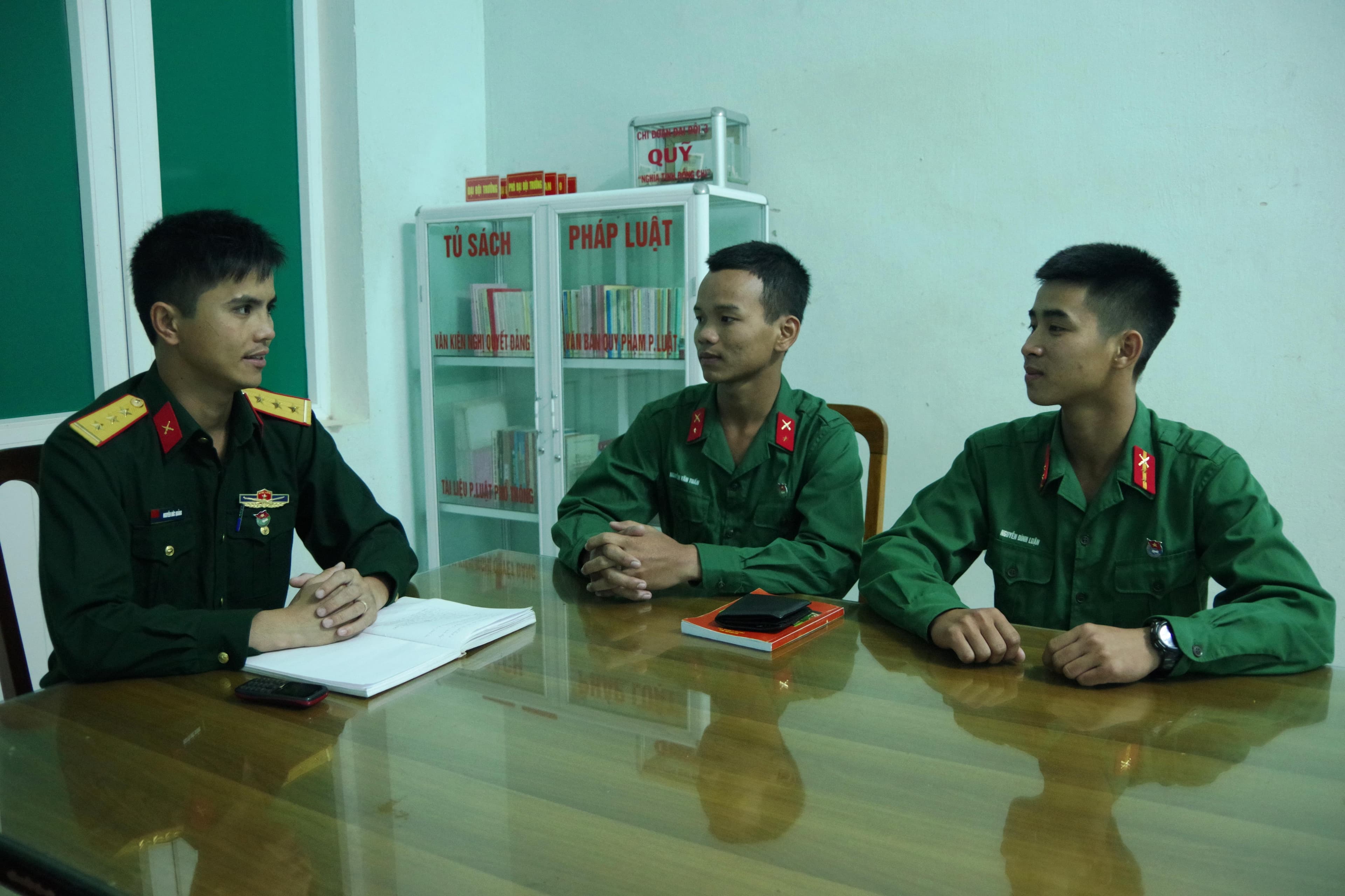 Hành động đẹp của chiến sĩ Tuấn