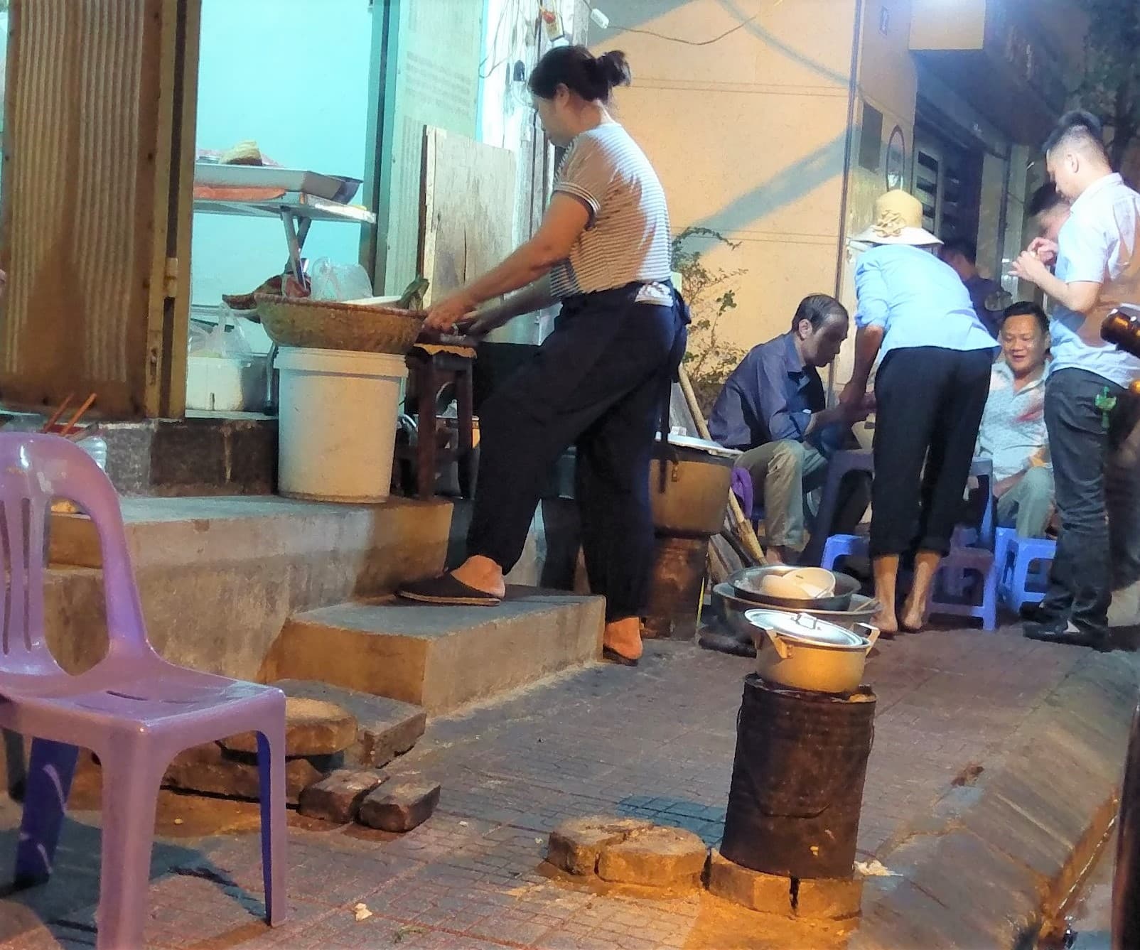 Xóa bỏ bếp than tổ ong trên địa bàn Thủ đô