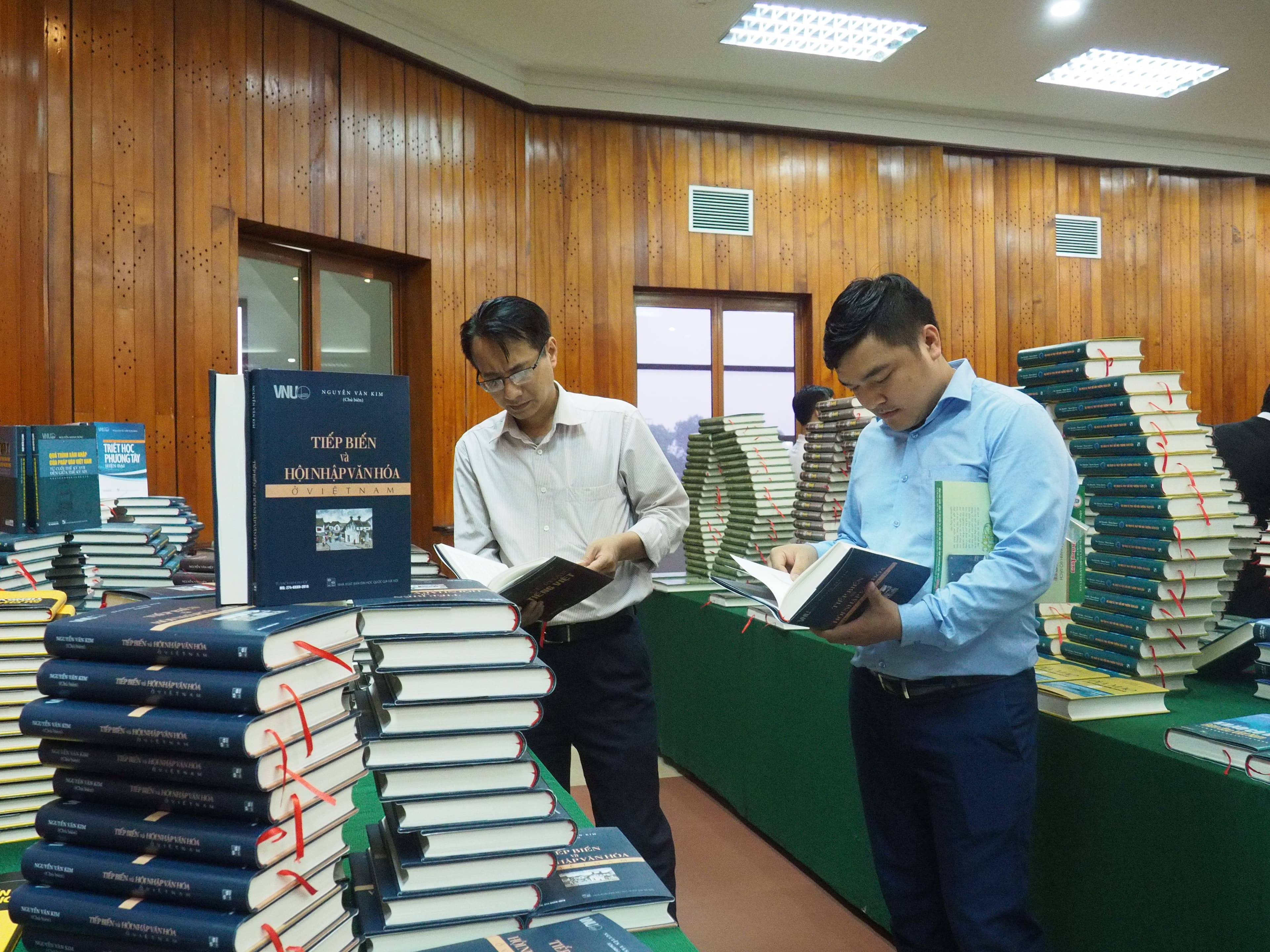 Ra mắt tủ sách “Thành tựu khoa học và chuyển giao tri thức”