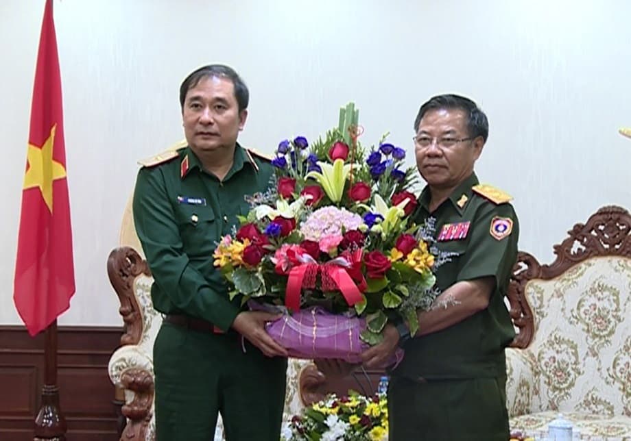 Bộ tư lệnh Quân khu 2 thăm, chúc Tết Bộ Quốc phòng và một số đơn vị, địa phương Lào