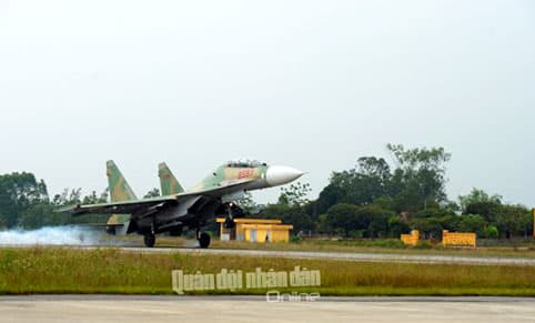 “Trợ thủ” đắc lực của máy bay SU-30MK2 khi hãm đà hạ cánh
