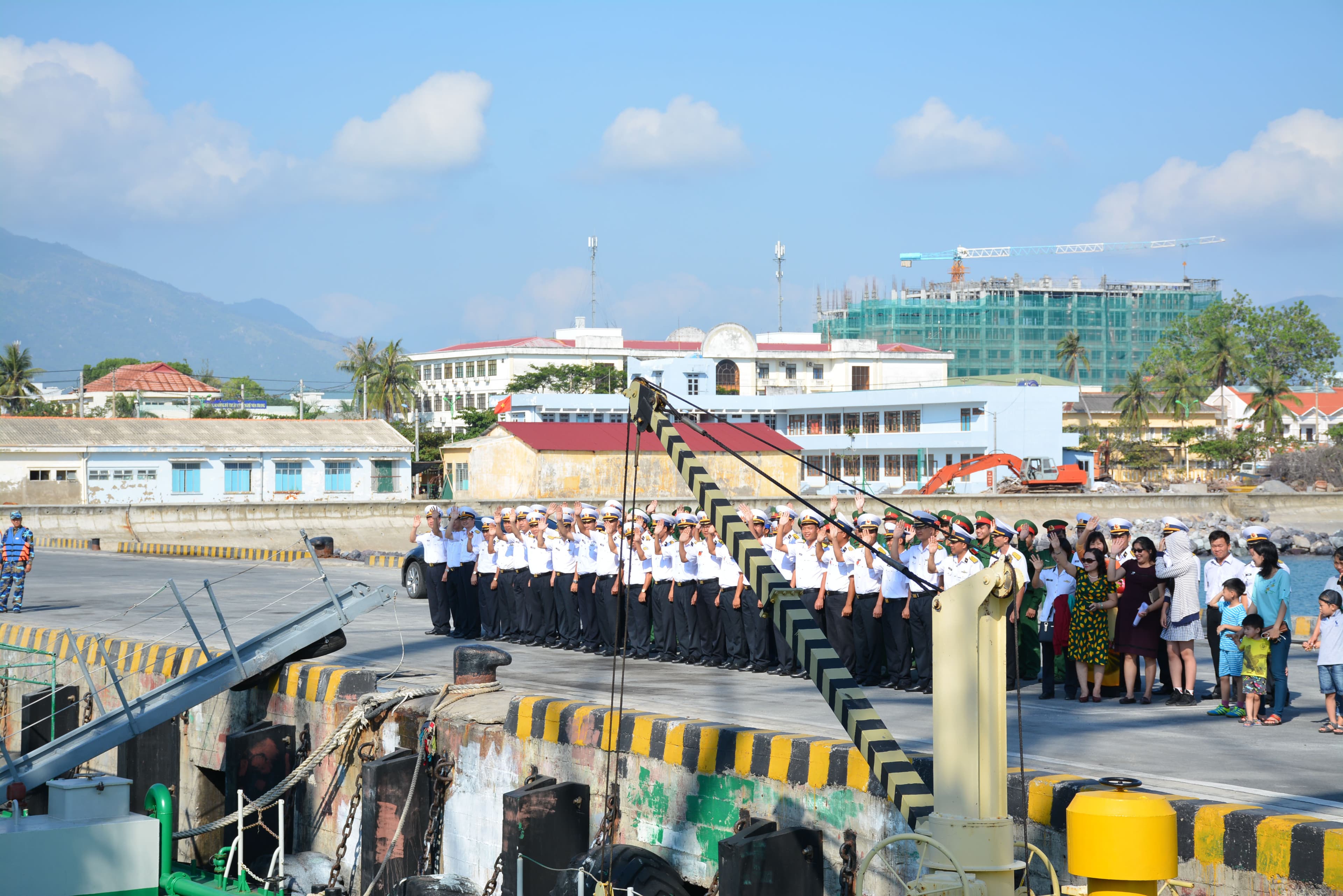 Tàu buồm Lê Quý Đôn xuất phát huấn luyện thực hành trên biển