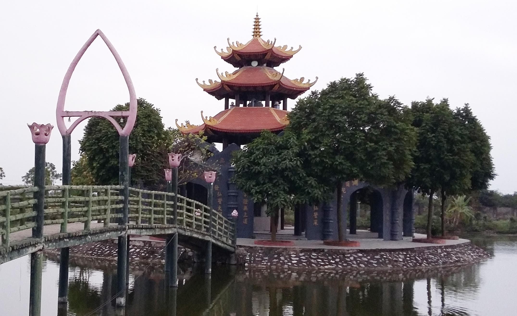 Ngôi chùa bên dòng Nhuệ giang